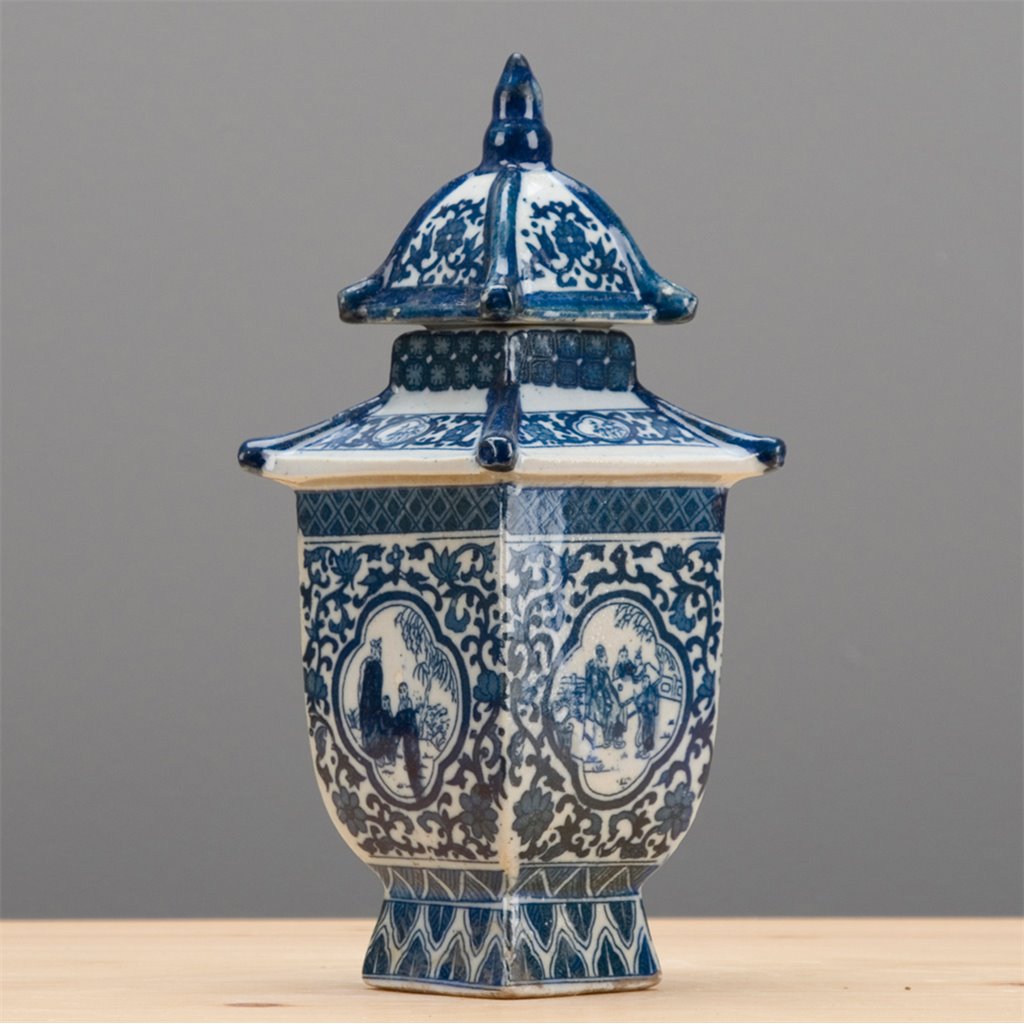 B&W Petite Pagoda Box - Courtyard