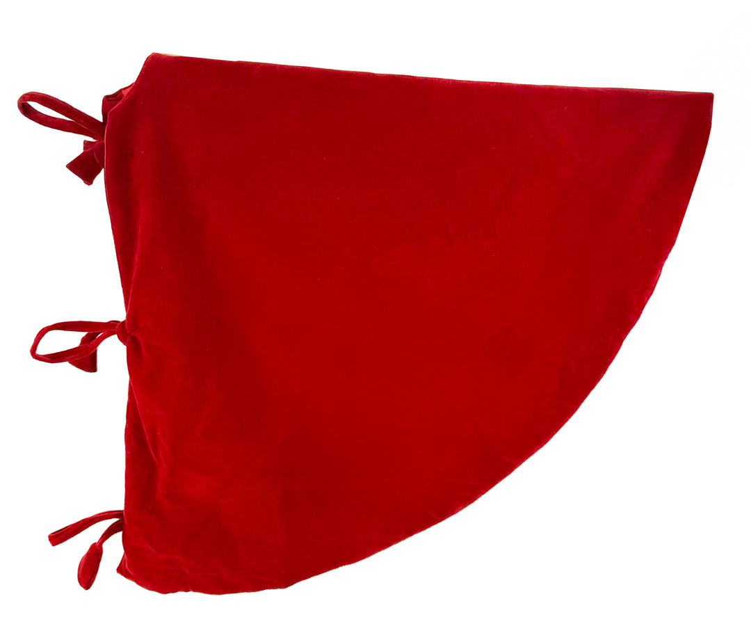 Classic Red Velvet Tree Skirt – 31.5" Circumference