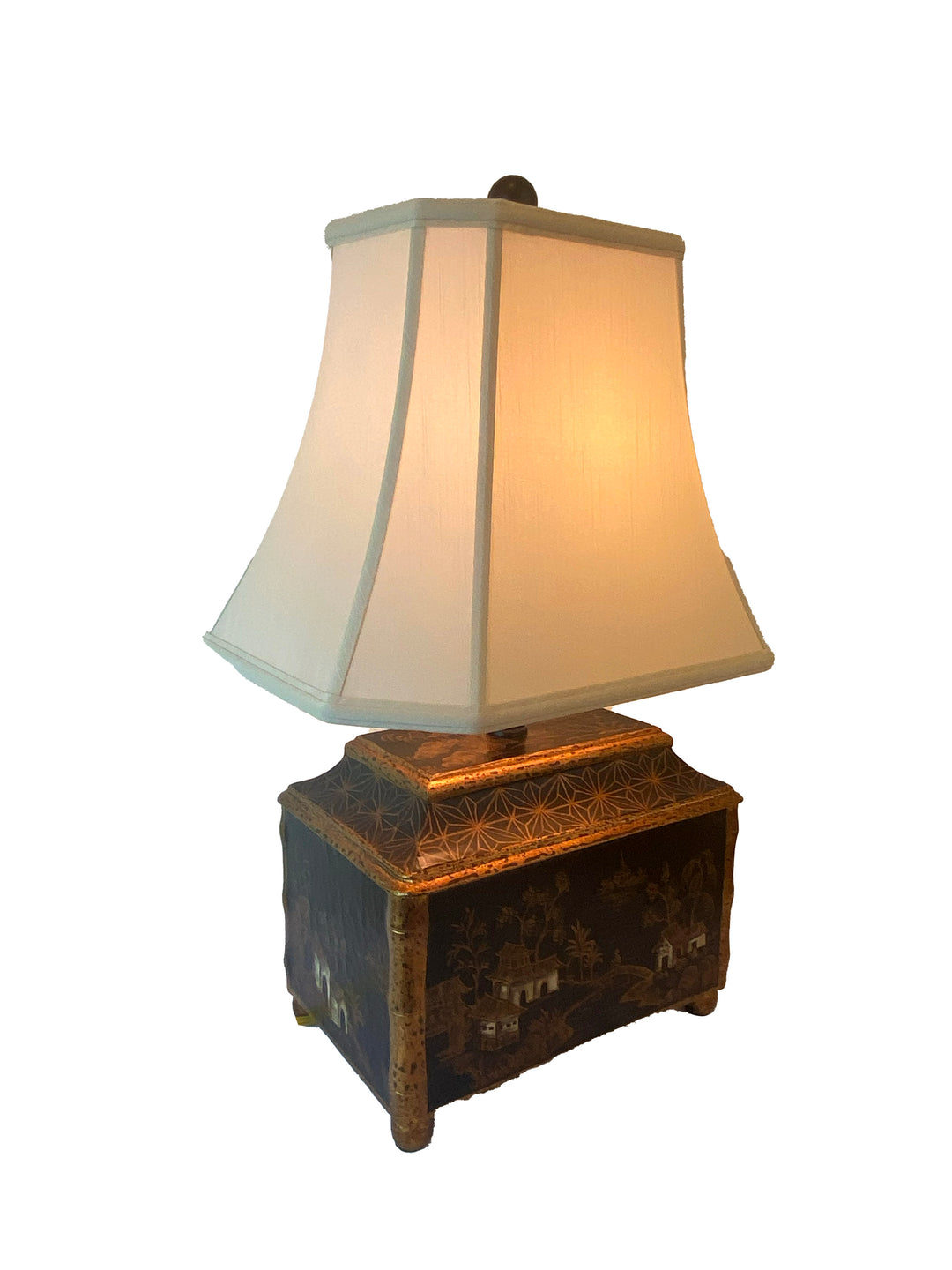 Chinoiserie-Style Table Lamp with Tole Base