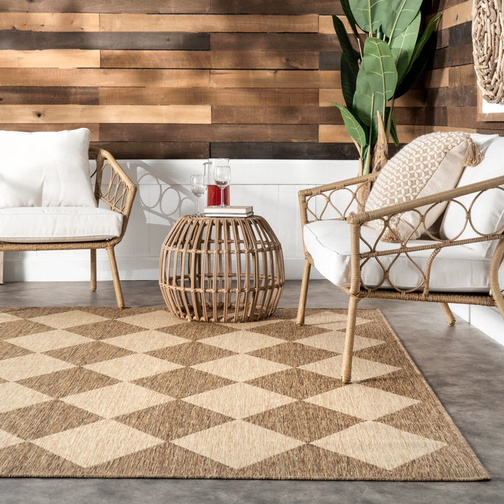 Sabina Diamond Trellis Indoor/Outdoor Area Rug