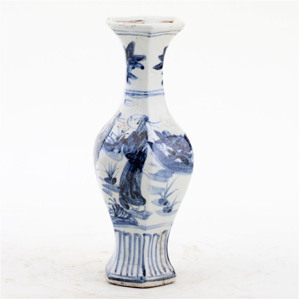 B&W Classic Vase - Figures