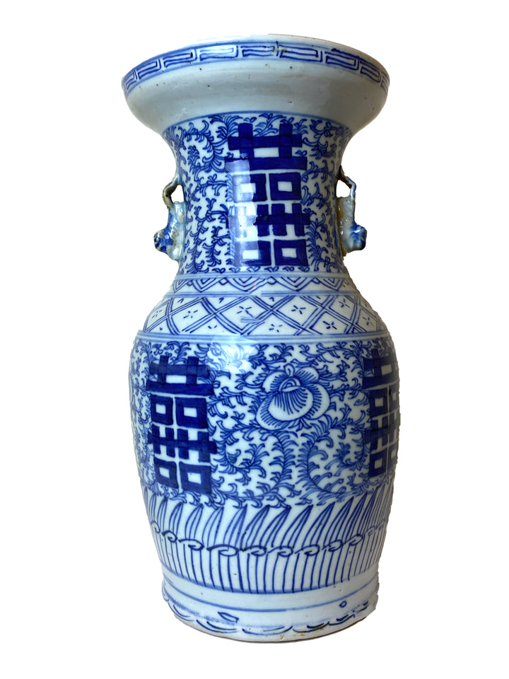 Chinese Mid-Qing Blue and White Porcelain Vase