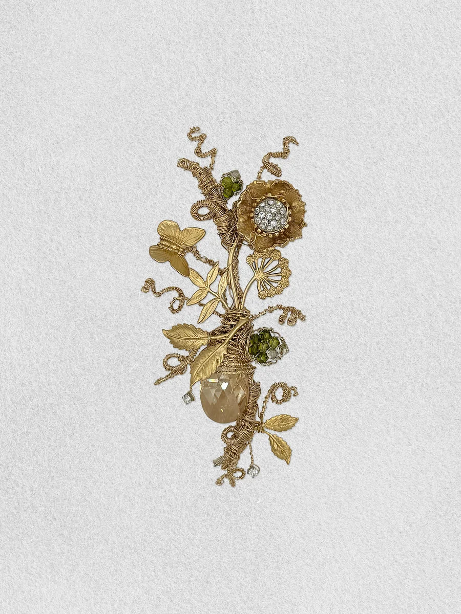 The Anemone of Gold Lapel Pin