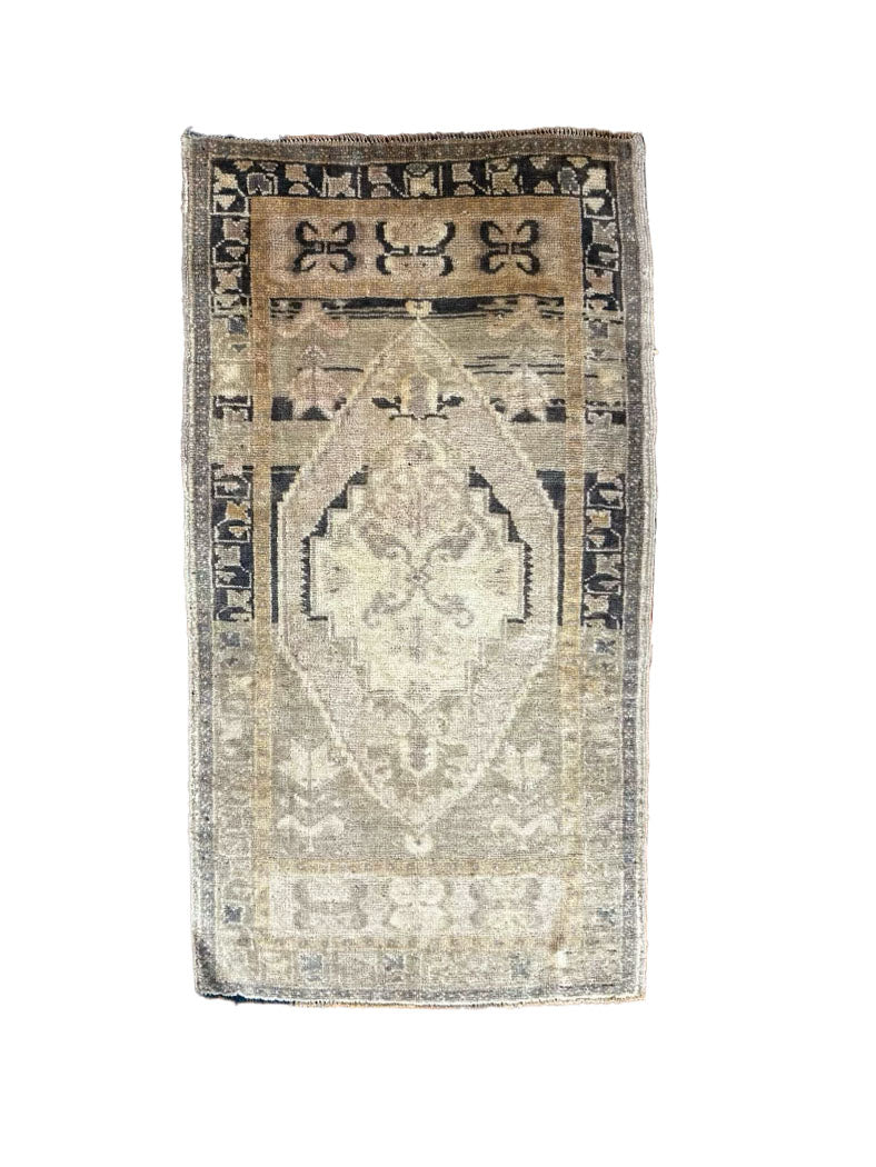 Vintage Turkish Prayer Rug – Hand-Knotted Wool